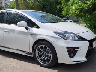 2015 Toyota Prius III Рестайлинг (XW30), белый, 1500000 рублей, вид 1