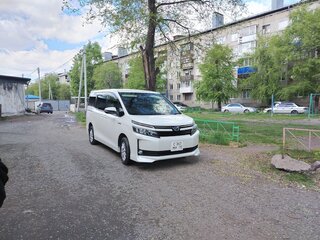 2016 Toyota Voxy III (R80), белый, 1930000 рублей, вид 3