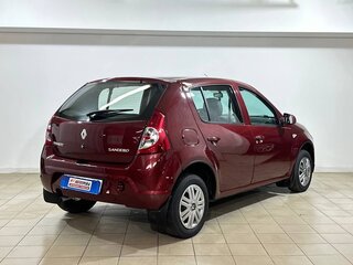 2010 Renault Sandero I, красный, 339000 рублей, вид 4