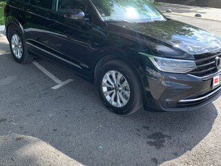 2021 Volkswagen Tiguan II Рестайлинг, чёрный, 3250000 рублей, вид 5