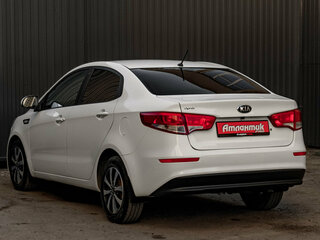 2016 Kia Rio III Рестайлинг, белый, 960000 рублей, вид 4