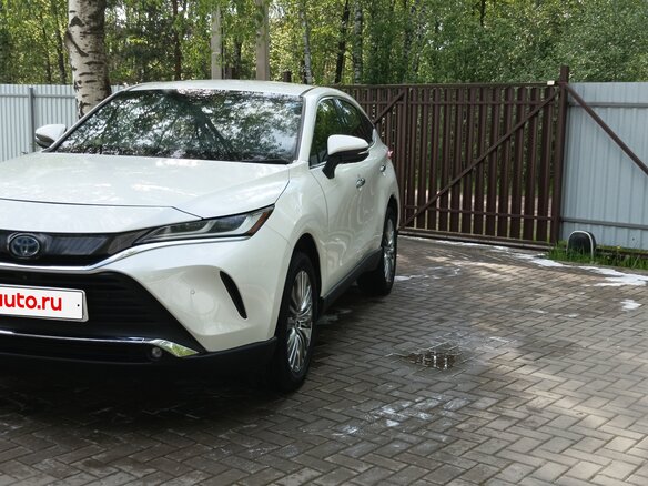 2020 Toyota Harrier IV (XU80), белый, 3990000 рублей - вид 3