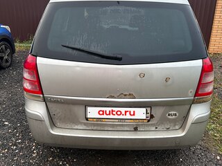 2011 Opel Zafira B Рестайлинг, серебристый, 740000 рублей, вид 4