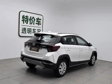 2022 Toyota Yaris L XP150 Рестайлинг, белый, 1050000 рублей, вид 2