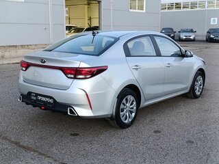 2021 Kia Rio IV Рестайлинг, серебристый, 1635000 рублей, вид 5