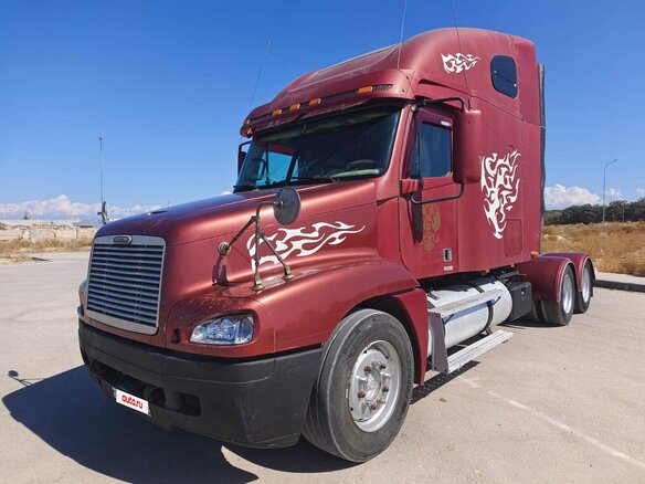 2002 Freightliner Century Class, пурпурный, 2050000 рублей