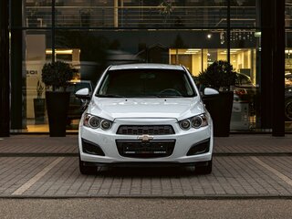 2012 Chevrolet Aveo II, серебристый, 695000 рублей, вид 2