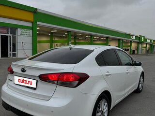 2017 Kia Cerato III Рестайлинг (Classic), белый, 1099000 рублей, вид 4