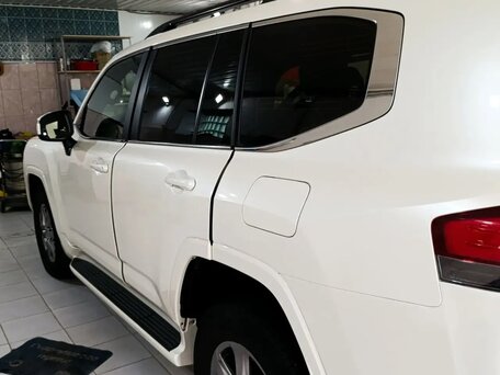 2023 Toyota Land Cruiser 300 Series, белый, 9750000 рублей, вид 5