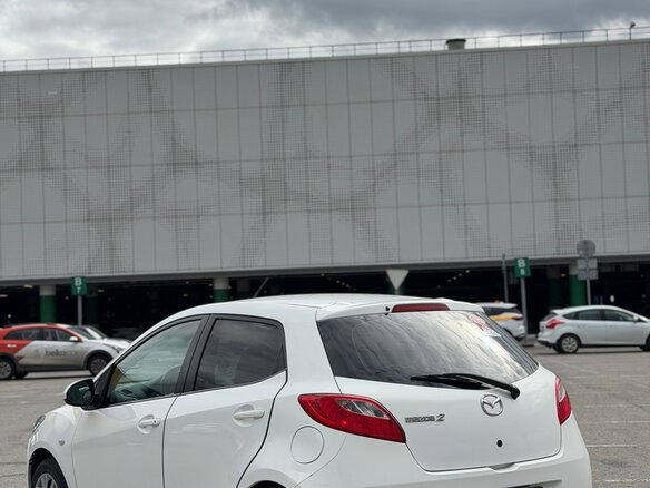 2011 Mazda 2 II Рестайлинг (DE2), белый - вид 5