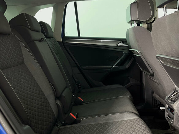 2018 Volkswagen Tiguan II, синий, 2440000 рублей - вид 11