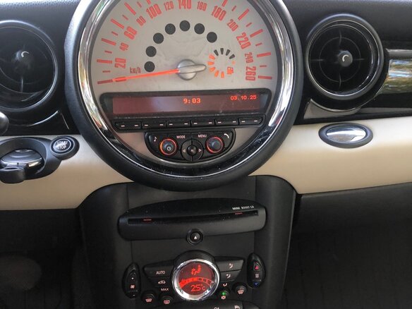 2011 Mini Hatch Cooper II (R56) Рестайлинг, коричневый, 2000000 рублей - вид 4