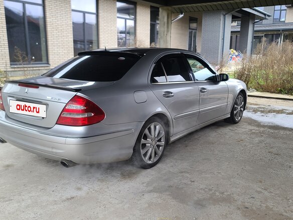 2004 Mercedes-Benz E-Класс 320 III (W211, S211), серебристый, 850000 рублей - вид 3