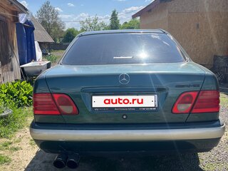 1998 Mercedes-Benz E-Класс 240 II (W210, S210), зелёный, 650000 рублей, вид 3