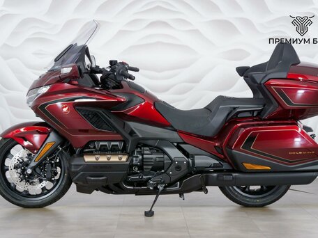2025 Honda GL 1800 Gold Wing, красный, 3599000 рублей, вид 2