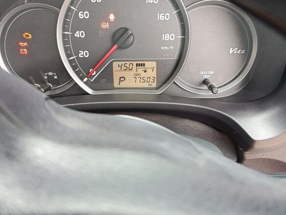 2014 Toyota Vitz III (XP130) Рестайлинг, белый, 999999 рублей - вид 9
