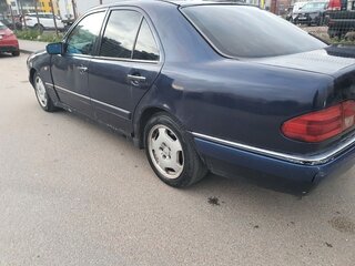 1997 Mercedes-Benz E-Класс 280 II (W210, S210), синий, 270000 рублей, вид 4