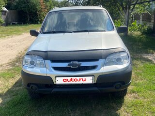 2011 Chevrolet Niva I Рестайлинг, серебристый, 600000 рублей, вид 1