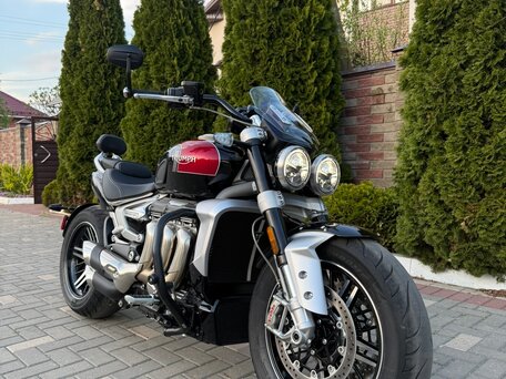 2023 Triumph Rocket 3, красный, 2279565 рублей, вид 4