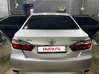 2015 Toyota Camry VII (XV50) Рестайлинг, серебристый, 2150000 рублей, вид 3
