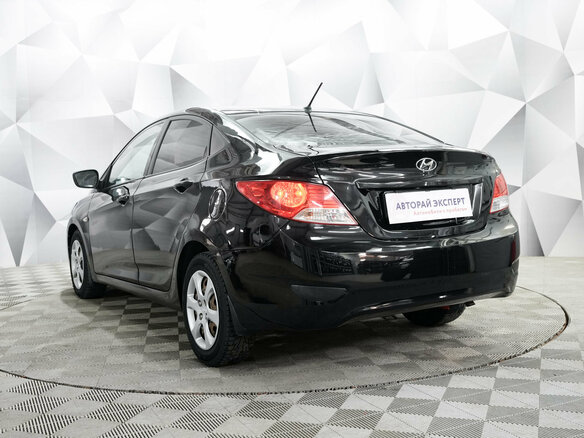 2012 Hyundai Solaris I, чёрный, 671000 рублей - вид 2