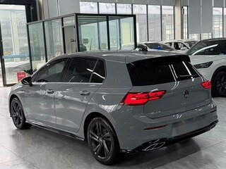 2023 Volkswagen Golf VIII, серый, 2050000 рублей, вид 4