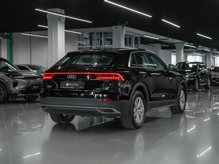 2023 Audi Q8 55 TFSI I (4M), чёрный, 9350000 рублей, вид 5