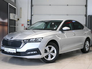 2021 Skoda Octavia IV (A8), серебристый, 2150000 рублей, вид 3