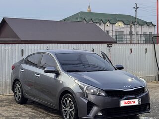 2020 Kia Rio IV Рестайлинг, серый, 920000 рублей, вид 3