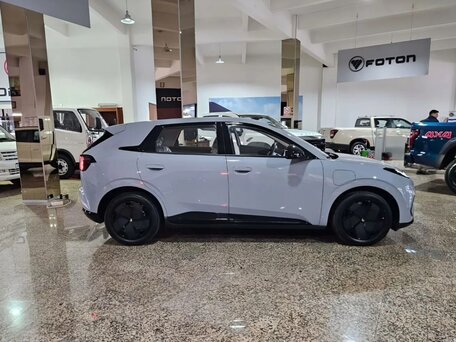 2025 Arcfox T1, серебристый, 1710000 рублей, вид 3