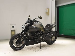 2015 Ducati Diavel, золотистый, 985000 рублей, вид 4