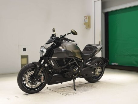 2015 Ducati Diavel, золотистый, 985000 рублей, вид 4