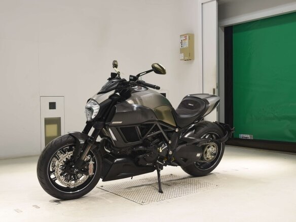2015 Ducati Diavel, золотистый, 985000 рублей - вид 3