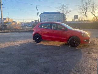 2012 Volkswagen Polo V, красный, 800000 рублей, вид 3