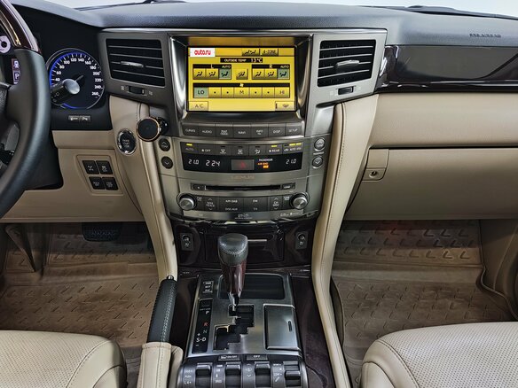 2009 Lexus LX 570 III, белый, 3200000 рублей - вид 10