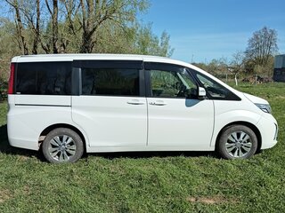 2015 Honda Stepwgn V, белый, 1700000 рублей, вид 3