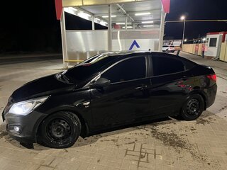 2015 Hyundai Solaris I Рестайлинг, чёрный, 870000 рублей, вид 4