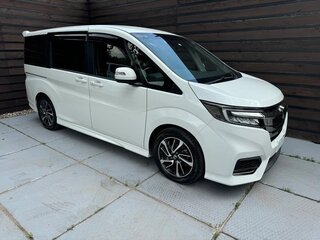 2021 Honda Stepwgn V Рестайлинг, белый, 1990000 рублей, вид 1