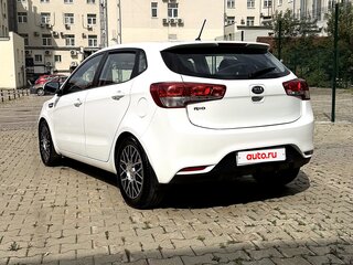 2016 Kia Rio III Рестайлинг, белый, 970000 рублей, вид 5