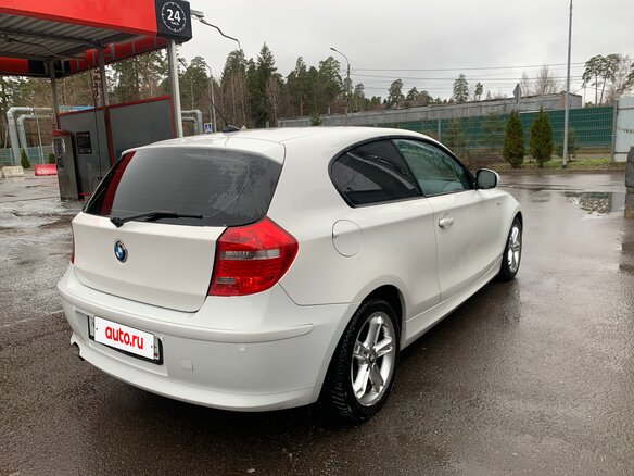 2011 BMW 1 серии 116i I (E81/E82/E87/E88) Рестайлинг, белый, 680000 рублей - вид 4