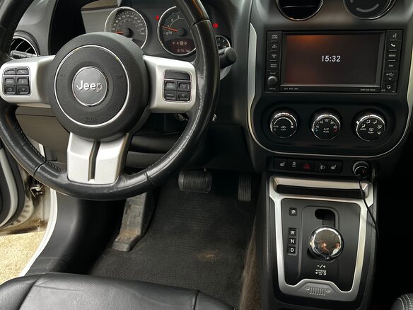 2013 Jeep Compass I Рестайлинг, белый, 1499000 рублей - вид 8
