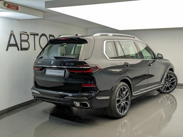 2025 BMW X7 40i I (G07) Рестайлинг, чёрный, 16150000 рублей - вид 1