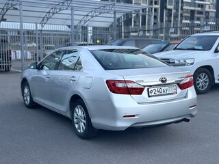 2014 Toyota Camry VII (XV50), серебристый, 1999000 рублей, вид 4