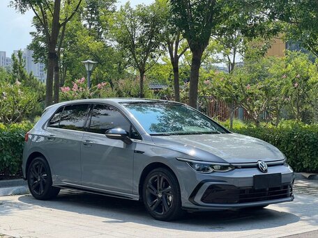2023 Volkswagen Golf VIII, серый, 1930000 рублей, вид 2