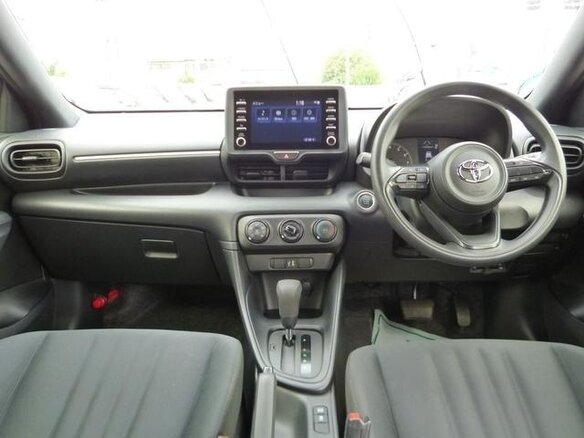 2022 Toyota Yaris IV, голубой, 770000 рублей - вид 5