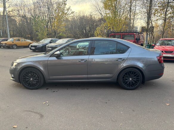 2017 Skoda Octavia III (A7) Рестайлинг, серый, 2250000 рублей - вид 5