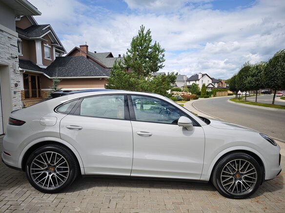 2021 Porsche Cayenne Coupé III, серый, 8500000 рублей - вид 3