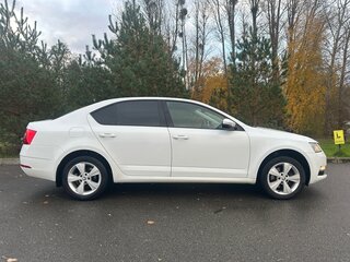 2017 Skoda Octavia III (A7) Рестайлинг, белый, 1600000 рублей, вид 4