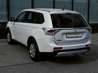 2014 Mitsubishi Outlander III, белый, 1335000 рублей, вид 3