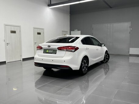 2017 Kia Cerato III Рестайлинг (Classic), белый, 1435000 рублей, вид 2